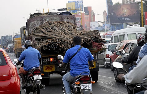 Vehicles carrying iron rods pose threat to Pathsala commuters