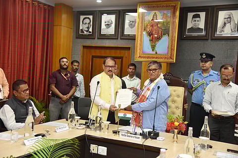 Assam: Governor administers oath to Professor Nani Gopal Mahanta as VC of Gauhati University