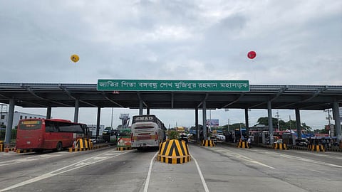 Madrasa students replace Mujibur Rahman nameplate on major highway in Bangladesh