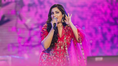 Singer Shreya Ghoshal Postpones her Kolkata Concert in Protest