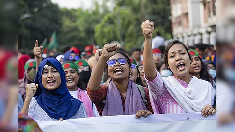 Protest by students causes traffic chaos in Dhaka