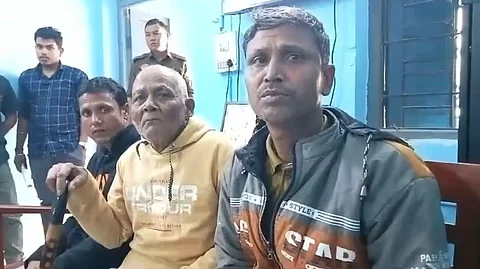 Bangladeshi family
Bangladesh's Sankar Chandra Sarkar
