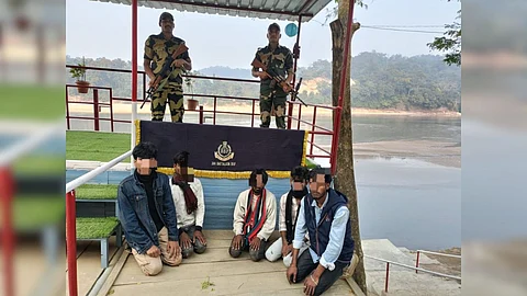 Meghalaya BSF Seizes Currency and Contraband, Arrests 5 Bangladeshi Smugglers