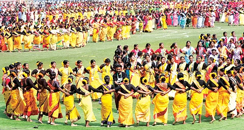 Jhumur dance