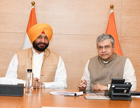 Railway Minister Ashwini Vaishnaw Holds Meeting On Crowd Control At Stations