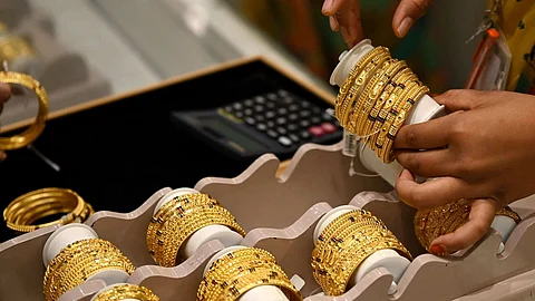 Gold rises