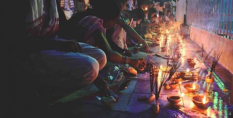 Devotees offering prayers as a mark of respect for the Great Saint of Assam, Mahapurush Madhabdev