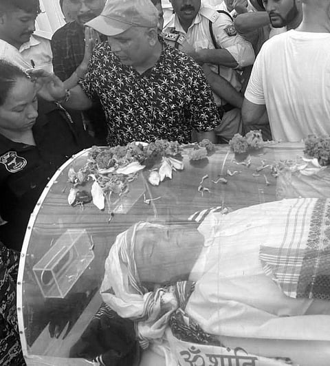 Image of legendary late singer Zubeen Garg inside coffin