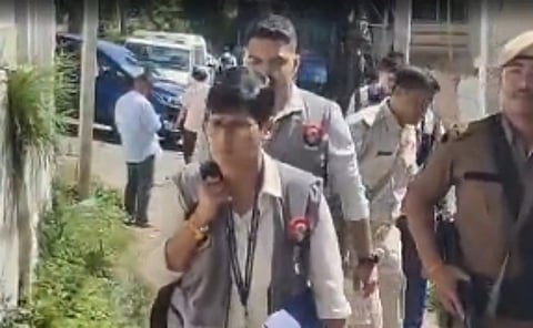 Image of SIT at Shyamkanu Mahanta's residence