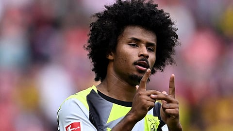 Bundesliga: Dortmund beat Mainz to keep pace with Bayern; Frankfurt win 10-goal spectacle
