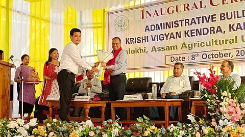 Image of guest felicitation during the inaugural ceremony