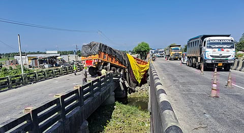 Assam: Three injured in horrific road accident at Rakhuldubi