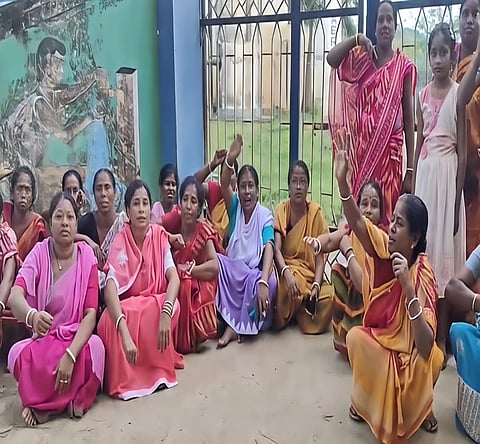 Image of the women from Kalinga Nagar under Algapur Assembly Constituency locked the gate of the Kalinga Nagar Multi-Village Mega Water Project.