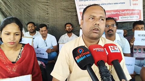 Image of the P&RD Employees while protesting in Manikpur