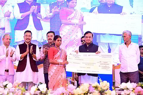 Image of women in Abhayapuri getting seed funds under MMUA scheme