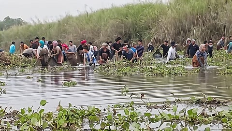 Image shows the community fishing tradition at the Dalonga Beel in Majuli.