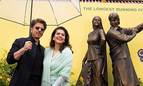 ‘Bade Bade Deshon Mein...,’ says SRK as he unveiled ‘DDLJ’ statue with Kajol in London