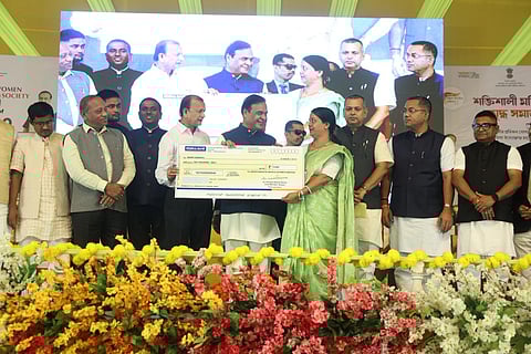 Image of Assam Chief Minister Himanta Biswa Sarma while distributing MMUA cheques to the women of Udharbandh, Silchar