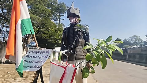 Image of the young cyclist Gourishankar Kalita, who has set out on an unprecedented cycle rally all over Assam
