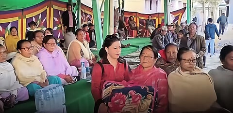 Image of Mary Kom distributing blankets to the IDPs in Manipur