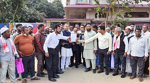 Image of the delegation of the Maimol community submitting the five-point charter of demands to Assam cabinet minister Krishnendu Paul