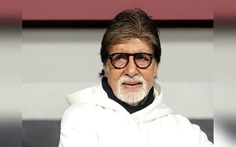 Amitabh Bachchan gorges on cookies: Chapad Chapad Kha Rahe Hai