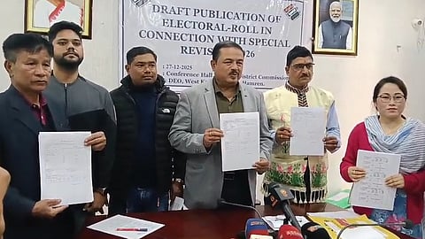 Image of the press conference organised at the District Commissioner's office at Kheroni