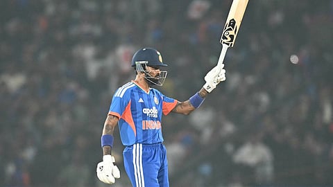 Pandya slams five sixes in an over to score maiden Vijay Hazare Trophy century