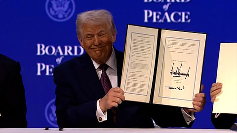 World Economic Forum: Trump signs Board of Peace charter
