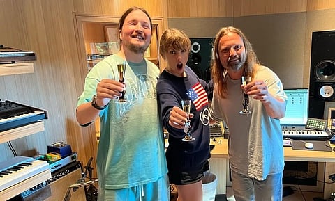 Taylor Swift goes makeup-free in ‘Opalite’ memories post