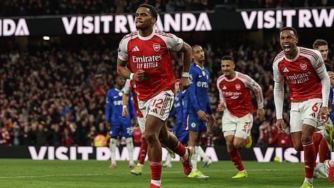 Arsenal beat Chelsea to stay 5 points clear in Premier League