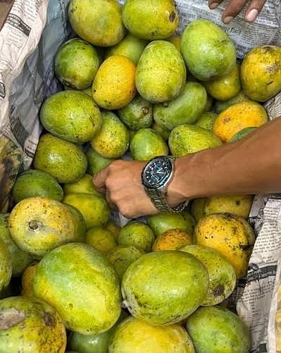 Food Safety Team Cracks Down on Carbide-Ripened Mangoes, Seizes Large Consignment in Kharupetia