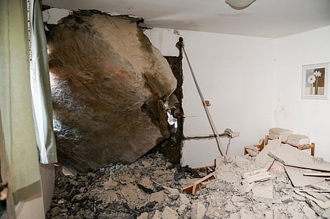 Massive Boulder Crashes