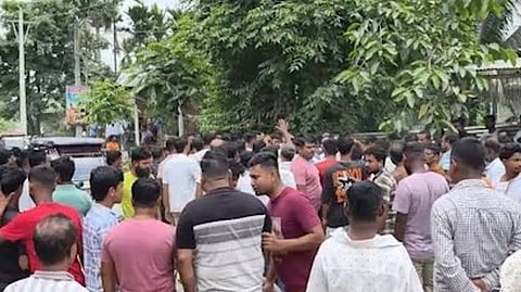 Congress-BJP supporters clash in Samaguri