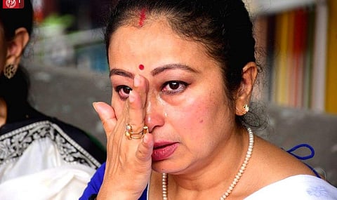 Emotional fans gather in thousands as late singer’s wife demands accountability amid ongoing legal battles