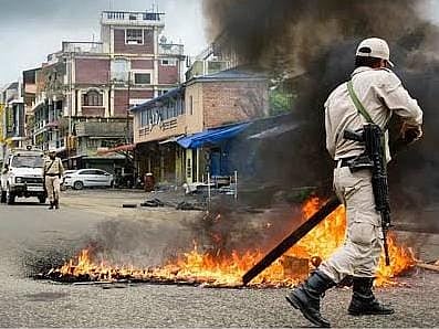 Manipur Violence : Angry People Leave Victims’ Bodies Outside CM’s Bungalow
