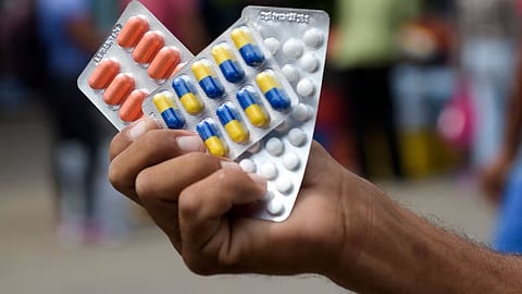 असम में अवैध फार्मेसी और झोलाछाप डॉक्टर सार्वजनिक स्वास्थ्य के लिए खतरा पैदा करते हैं