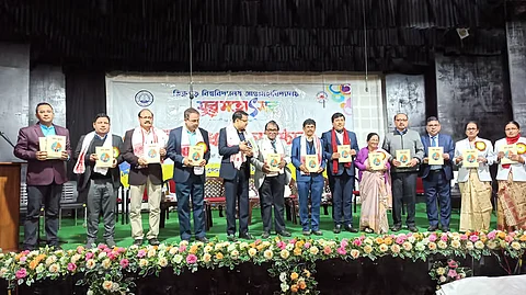 असम: डिब्रूगढ़ यूनिवर्सिटी इंटर-कॉलेज यूथ फेस्टिवल-2024 लखीमपुर-तेलाही-कमलाबोरिया कॉलेज में चल रहा है