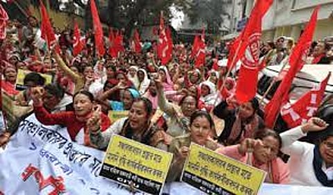 असम: गुवाहाटी में आंगनवाड़ी कार्यकर्ताओं का विरोध प्रदर्शन छठे दिन में प्रवेश कर गया