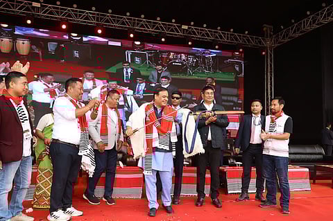 मुख्यमंत्री डॉ. हिमंत बिस्वा शर्मा ने धेमाजी जिले के करेंग चापोरी में 9वें मिसिंग युवा महोत्सव में भाग लिया