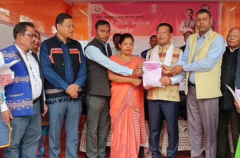 ढकुआखाना में मुख्यमंत्री महिला उद्यमिता अभियान-नोगोरिया के तहत फॉर्म का वितरण शुरू