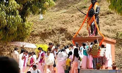 मणिपुर समाचार:
खोंगजोम दिवस पर मणिपुर की वीरांगना पाओना ब्रजबाशी को याद किया गया