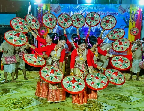 गुवाहाटी: कुमारपारा आंचलिक उन्नयन समिति (केएयूएस) ने कुमारपारा में एक सांस्कृतिक कार्यक्रम 'बोहागोर एक्सांध्या' का आयोजन किया।