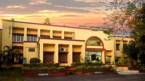 असम: जब कक्षा में बहस एक बड़े मुद्दे में तब्दील हो जाती है