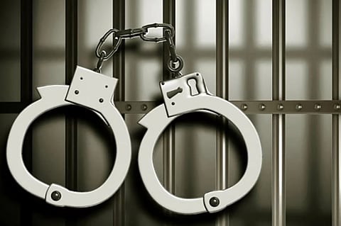 नगांव जिले में पूर्व सूचना लीक करने के आरोप में पुलिस कांस्टेबल मकरम हुसैन को गिरफ्तार किया गया