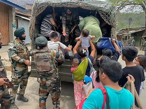 कछार, जिरीबाम प्रशासन स्थिति की समीक्षा करता है: दंगाग्रस्त जिरीबाम में शांति अभी भी कायम है, इसलिए विस्थापित लोगों की वापसी के लिए प्रयास जारी हैं।