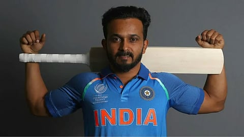 भारतीय ऑलराउंडर केदार जाधव ने अंतरराष्ट्रीय क्रिकेट से संन्यास की घोषणा की