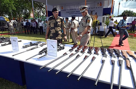 त्रिपुरा में दो संगठनों के 580 से अधिक उग्रवादियों ने आत्मसमर्पण किया, हथियार जमा कराए