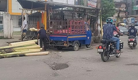 असम: बिना सूचना के अंतिम समय में सड़क की मरम्मत से गुवाहाटी के लोग परेशान
