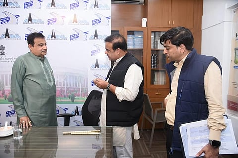 असम: मुख्यमंत्री हिमंत बिस्वा सरमा ने नितिन गडकरी से सड़क परियोजनाओं को समय पर पूरा करने का आग्रह किया